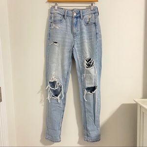 American Eagle light wash high rise tomgirl jeans